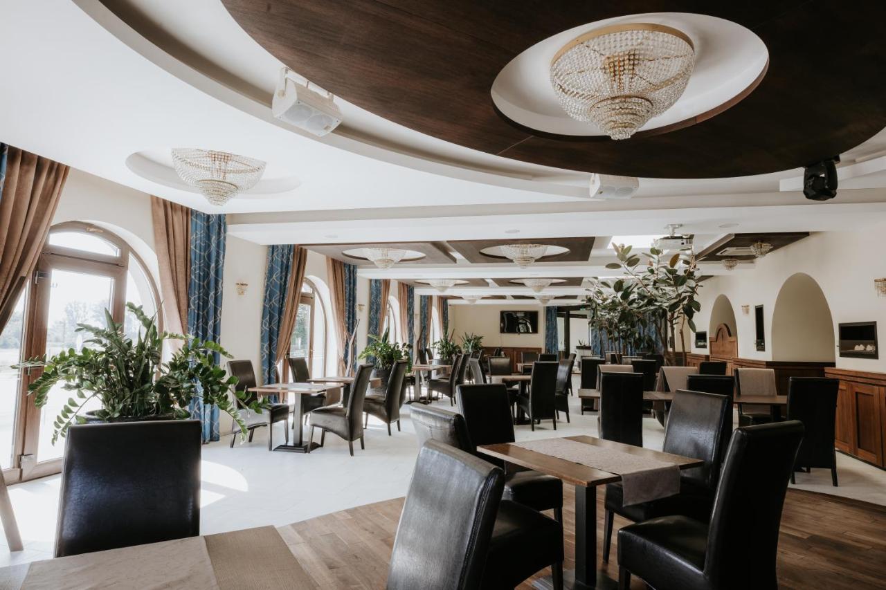 Hotel Bonaparte Кошице Екстериор снимка