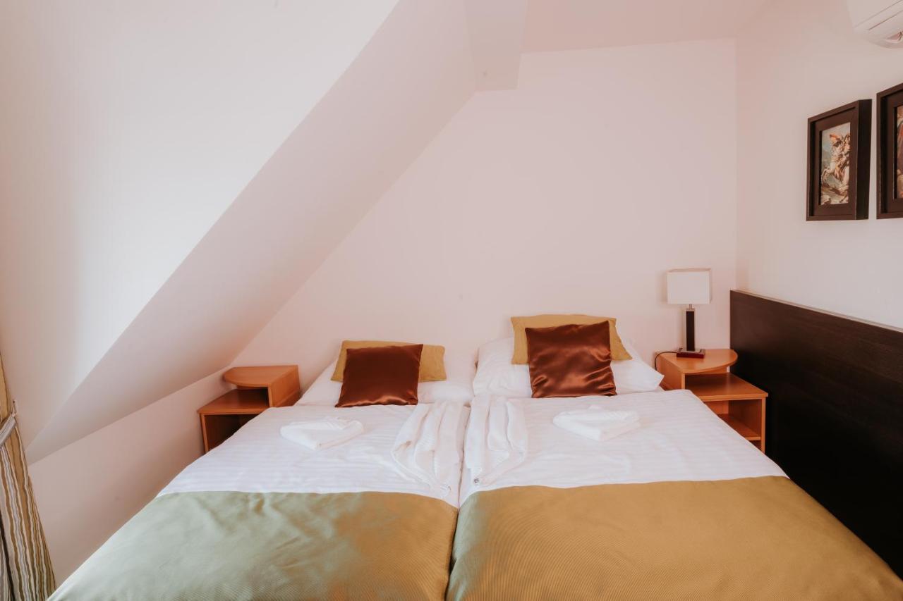 Hotel Bonaparte Кошице Екстериор снимка