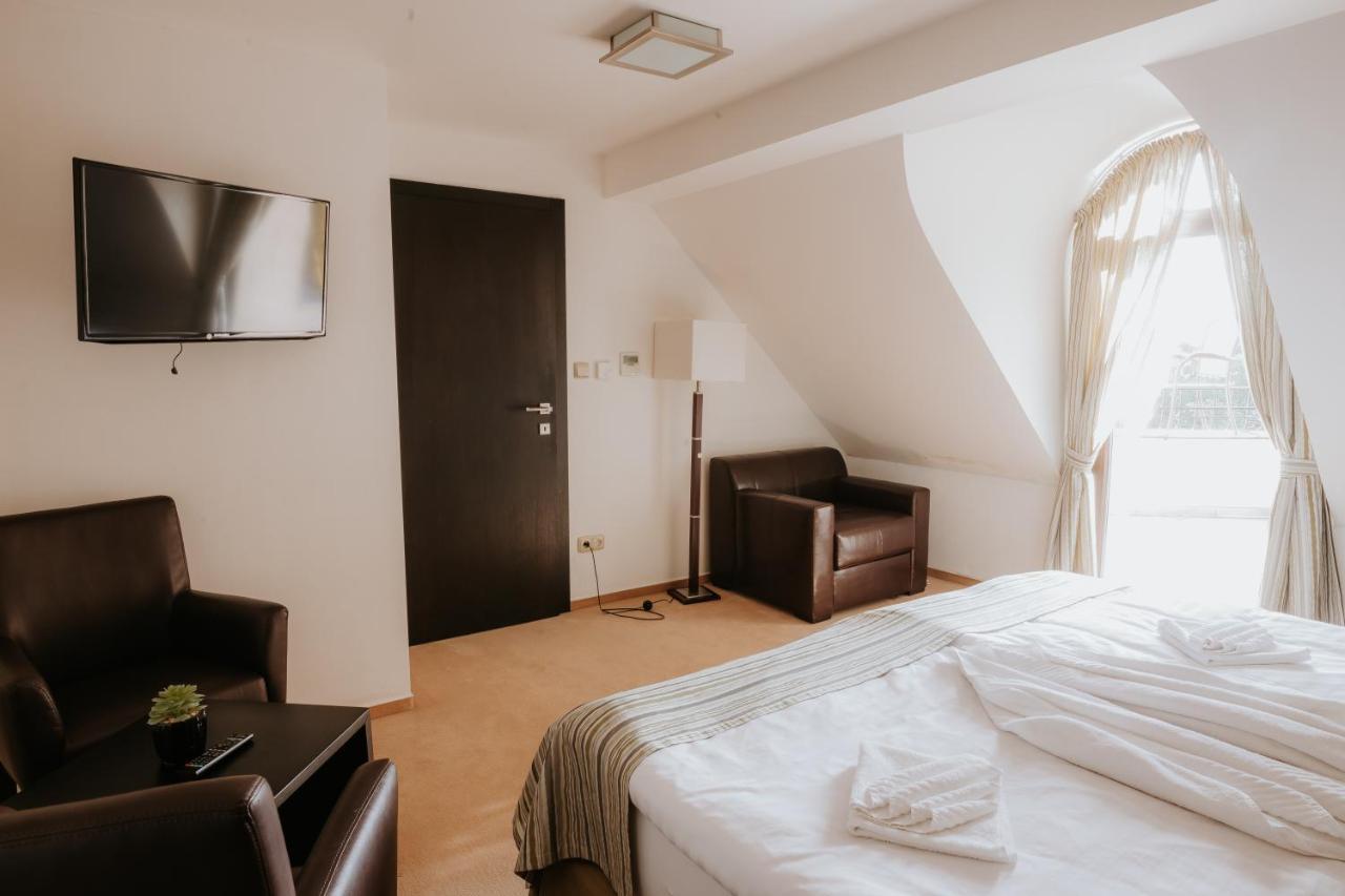 Hotel Bonaparte Кошице Екстериор снимка