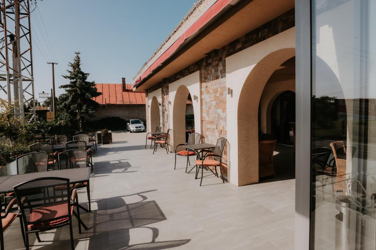 Hotel Bonaparte Кошице Екстериор снимка