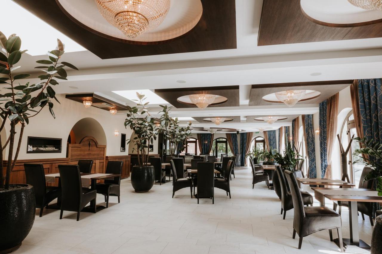 Hotel Bonaparte Кошице Екстериор снимка