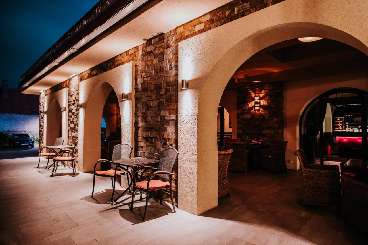 Hotel Bonaparte Кошице Екстериор снимка
