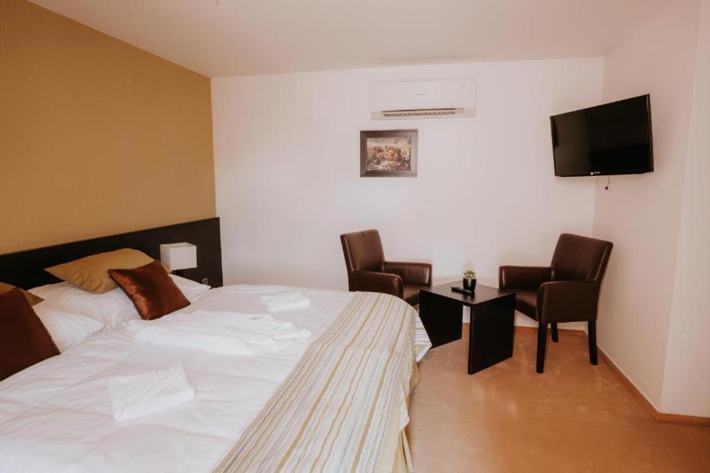 Hotel Bonaparte Кошице Екстериор снимка
